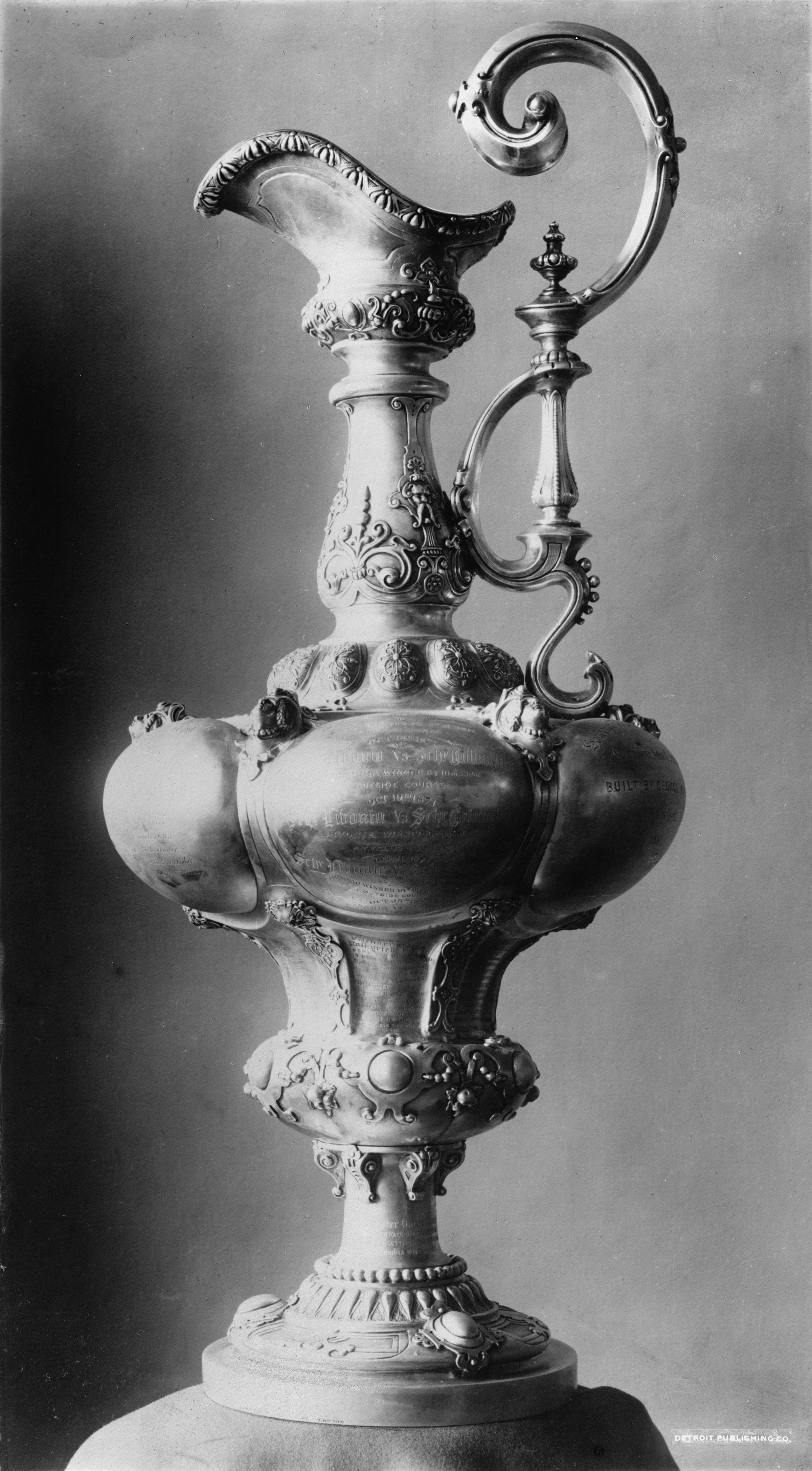 America's Cup con barca in regata
